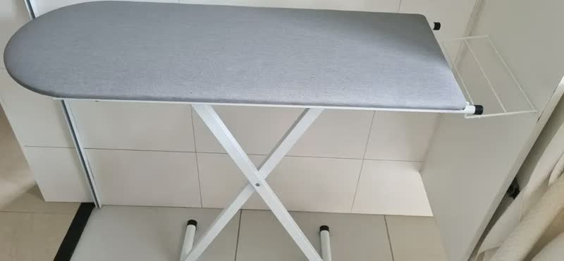 foto de Tabua Mesa Passar Roupa Extra Forte Com Suporte Porta Ferro