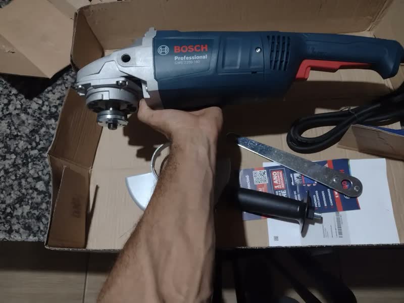 foto de Esmerilhadeira Bosch GWS 2200-180 2200w Azul Profissional 18cm