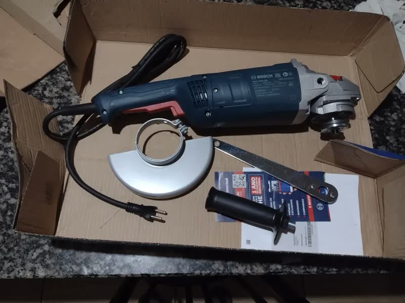 foto de Esmerilhadeira Bosch GWS 2200-180 2200w Azul Profissional 18cm