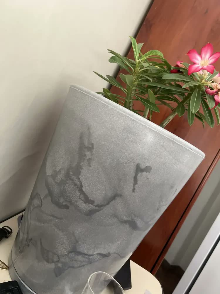 foto de Vaso Grande Liso Polietileno P/plantas Luxo Jardim Varanda