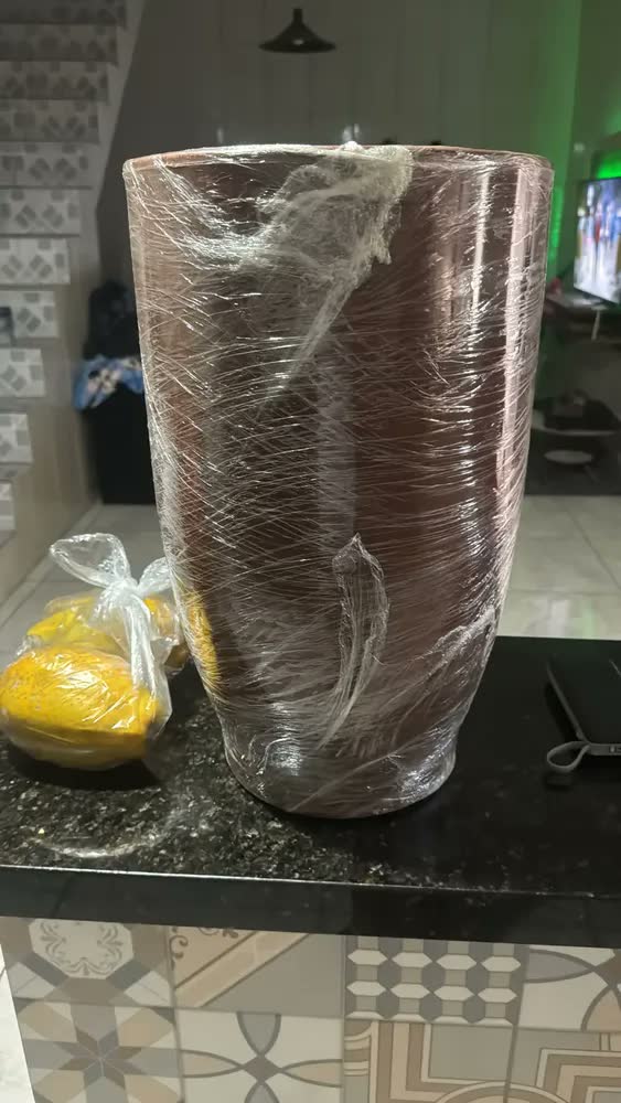 foto de Vaso Grande Liso Polietileno P/plantas Luxo Jardim Varanda