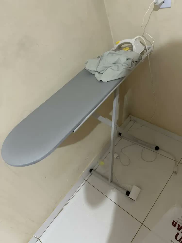 foto de Mesa Tabua Passar Roupa Extra Forte + Porta Ferro Cor Branco Liso