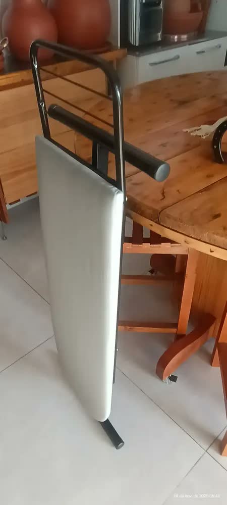 foto de Mesa Tabua Passar Roupa Extra Forte + Porta Ferro Cor Branco Liso