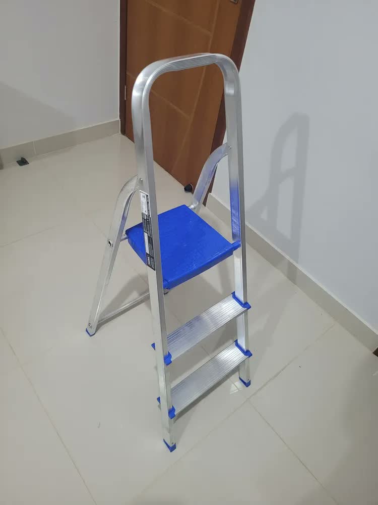 foto de Escada Aluminio Dobrável 3 Degraus Mor