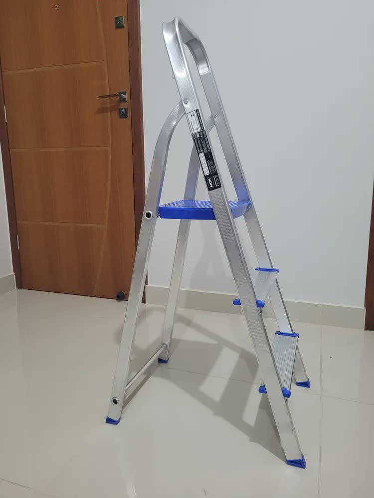 foto de Escada Aluminio Dobrável 3 Degraus Mor