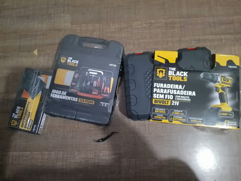 foto de Furadeira Parafusadeira De Impacto 2 Baterias 21v 3/8 Com Kit Jogo De Ferramentas 169 Peças Com Maleta The Black Tools