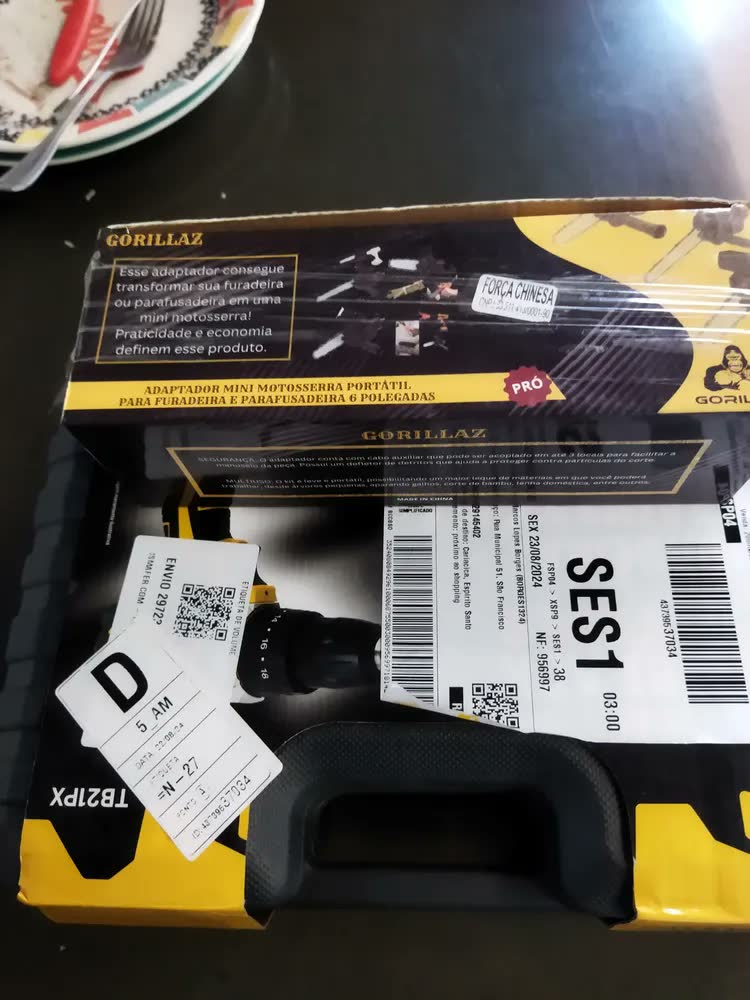 foto de Parafusadeira Furadeira De Impacto Profissional 21v Tb-21px 2 Bateria Com Maleta E Adaptador Motosserra The Black Tools