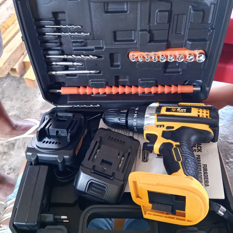 foto de Parafusadeira Furadeira De Impacto Profissional 21v Tb-21px 2 Bateria Com Maleta E Adaptador Motosserra The Black Tools