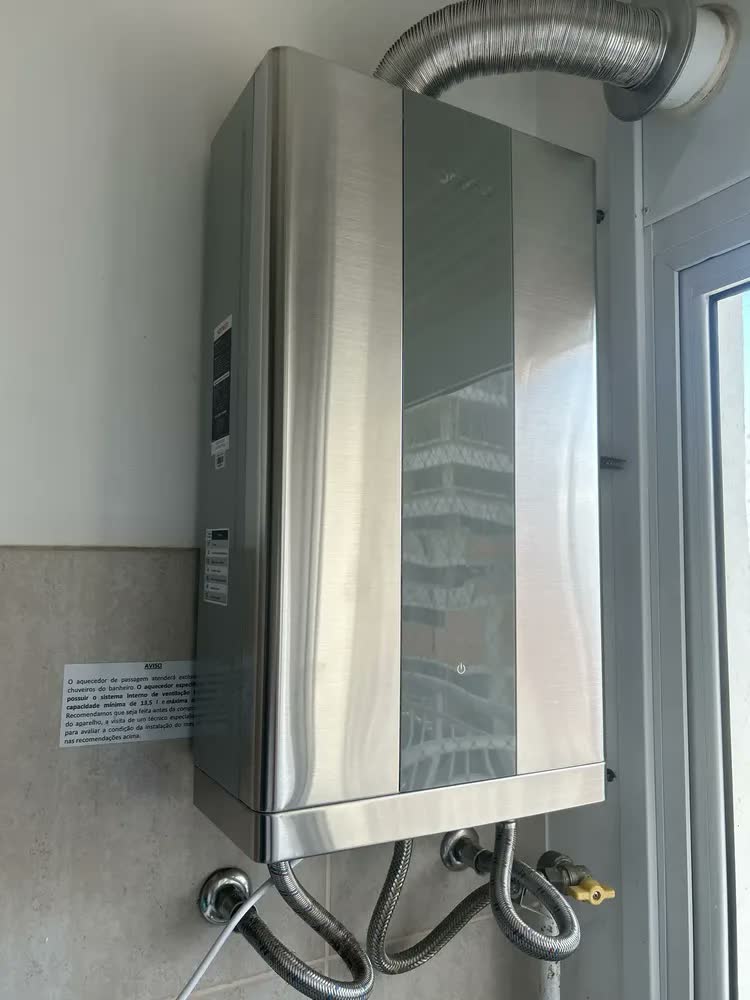 foto de Aquecedor de água a gás GLP Komeco Digital Inox AUT KO 21DI G2