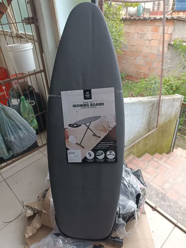 foto de Tábua De Passar Com Rodinhas E Suporte Fio 45,7cm X 1,34m