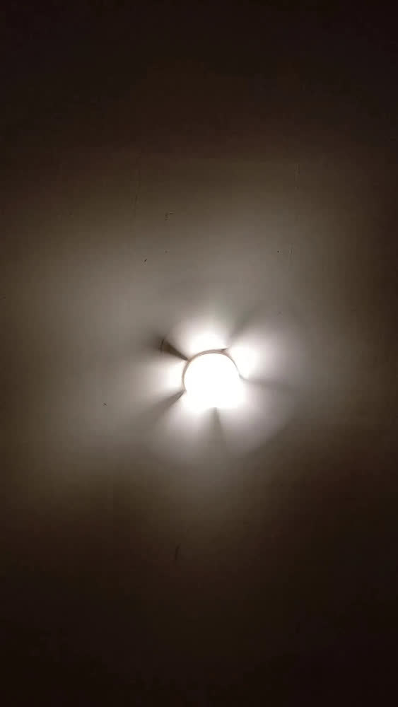 foto de VentIlador de Teto Luz LED 8 Controle Remoto 5 Pás Branco 42cm