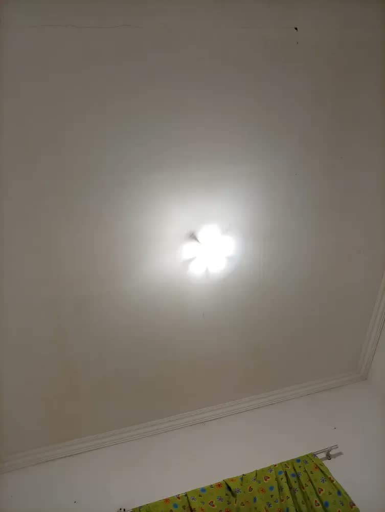 foto de VentIlador de Teto Luz LED 8 Controle Remoto 5 Pás Branco 42cm