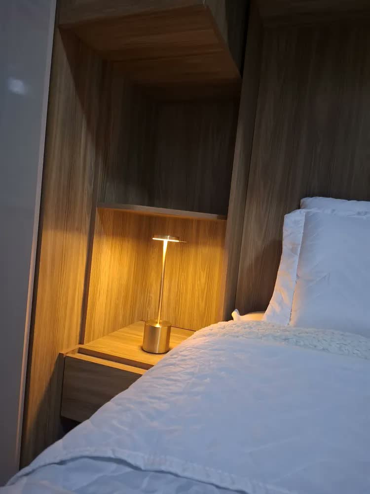 foto de Luminária Mesa Abajur Led Dimerizável Sem Fio Recarregável
