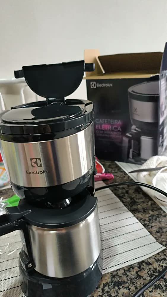 foto de Cafeteira Elétrica Electrolux Efficient com Jarra de aço Inox 15 xicaras 600ml ECM12