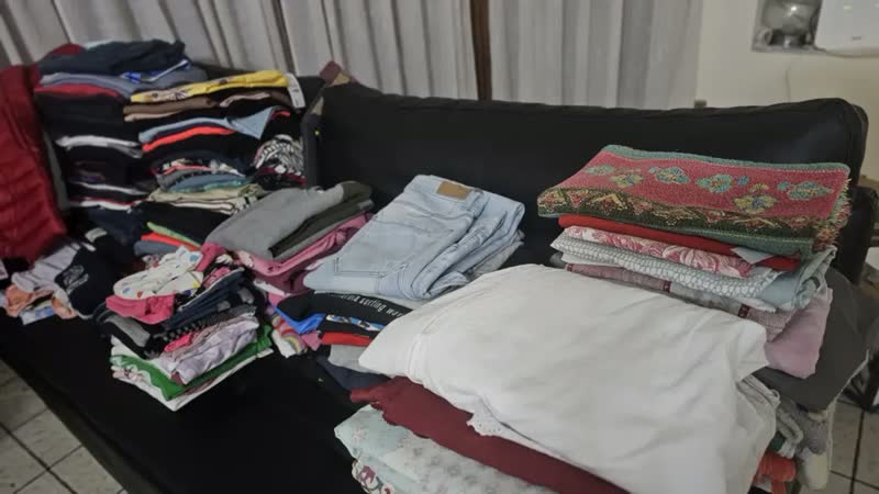 foto de Vaporizador De Roupas Egs20 Tábua De Passar Electrolux Cinza 127v