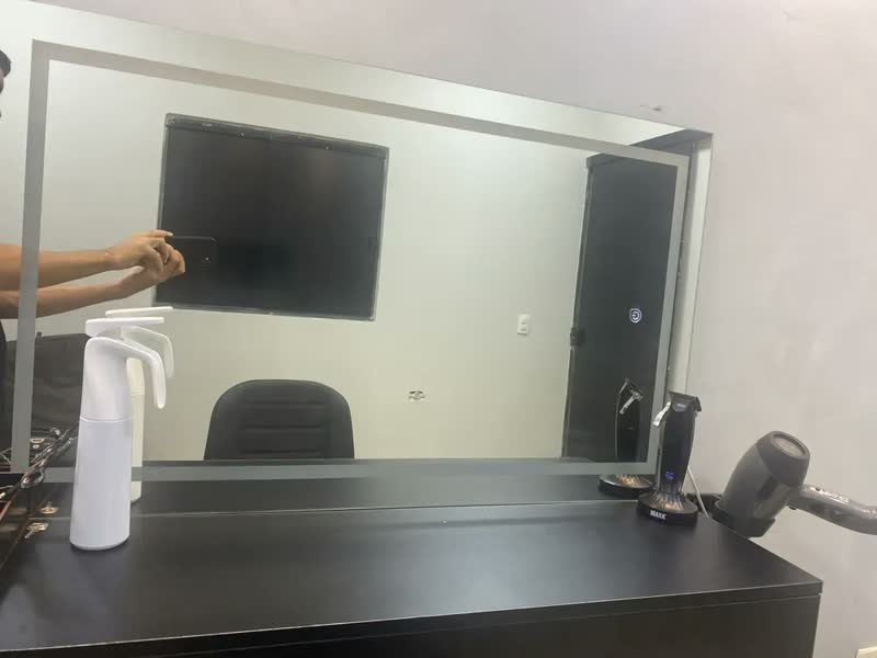 foto de Espelho Grande 100x60 Com Iluminação Led Touch