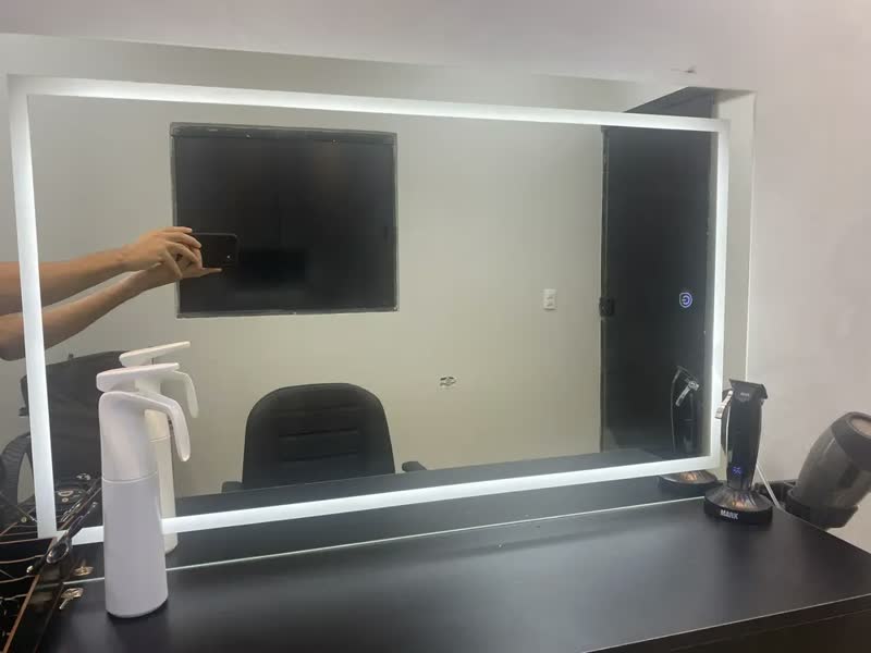 foto de Espelho Grande 100x60 Com Iluminação Led Touch