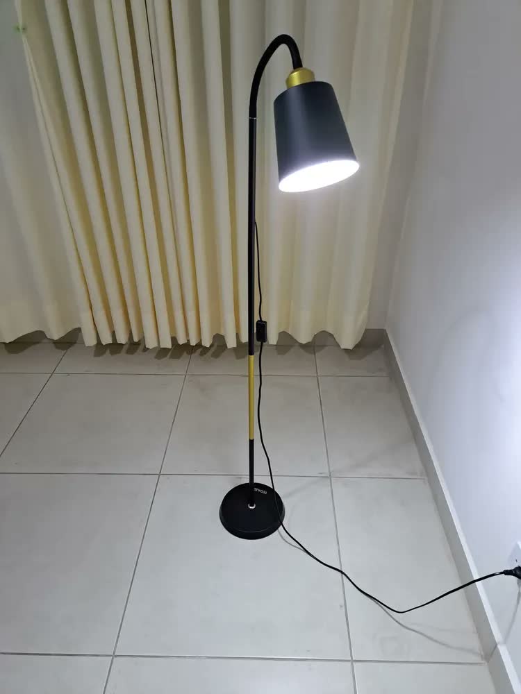 foto de Abajur De Chão Luminaria De Piso Curva Luminária Chão