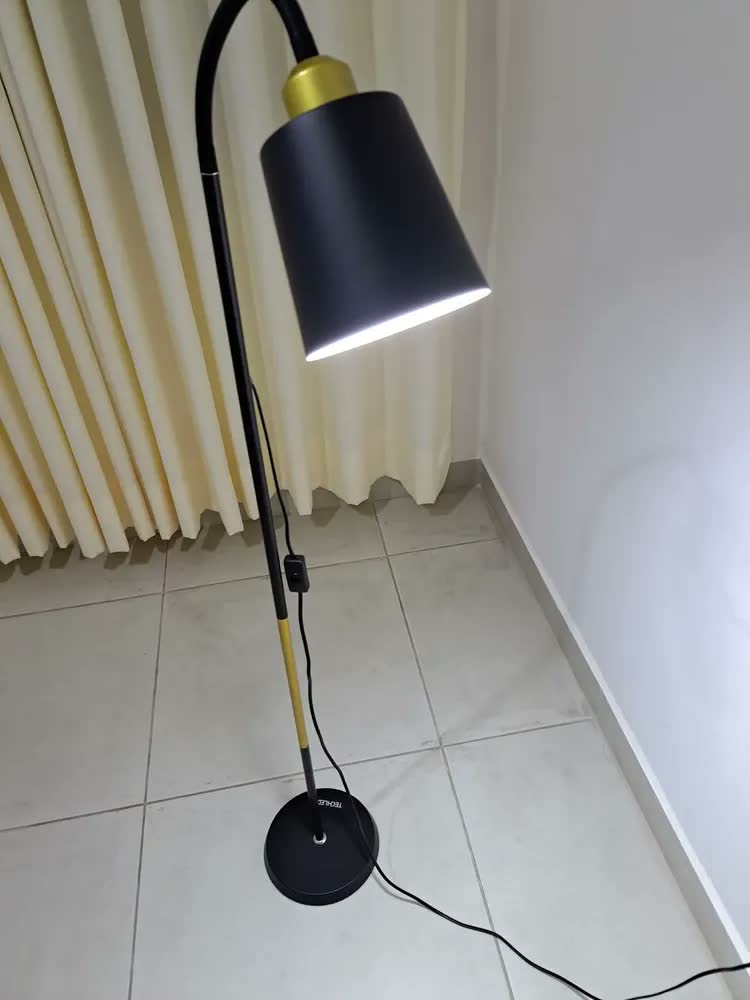 foto de Abajur De Chão Luminaria De Piso Curva Luminária Chão