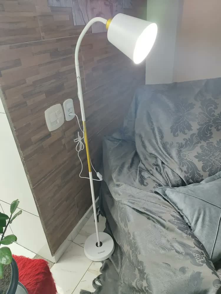 foto de Abajur De Chão Luminaria De Piso Curva Luminária Chão