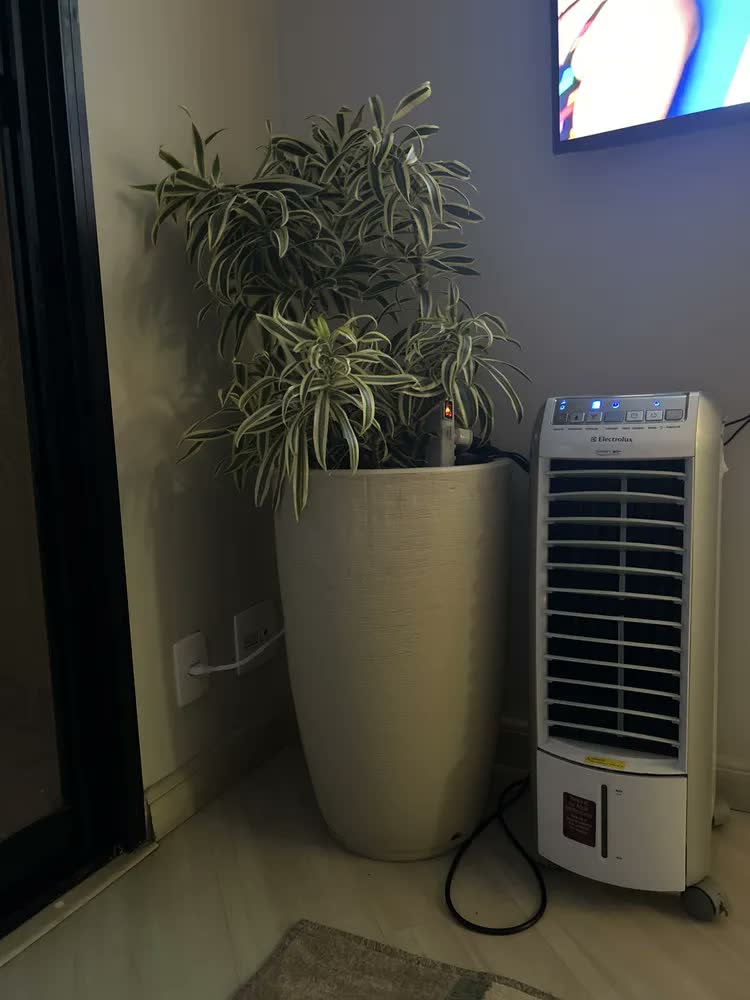 foto de Kit 2 Vasos Plantas Polietileno Grande Leve Decorativo 60cm