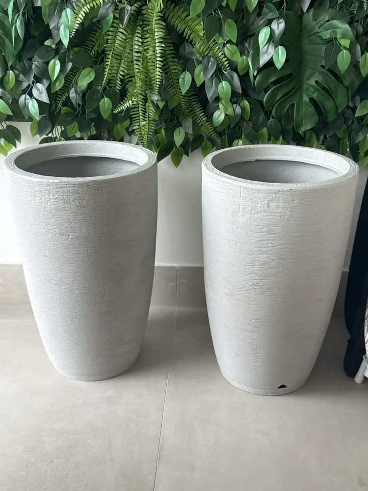 foto de Kit 2 Vasos Plantas Polietileno Grande Leve Decorativo 60cm