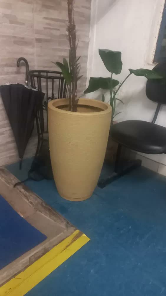 foto de Kit 2 Vasos Plantas Polietileno Grande Leve Decorativo 60cm