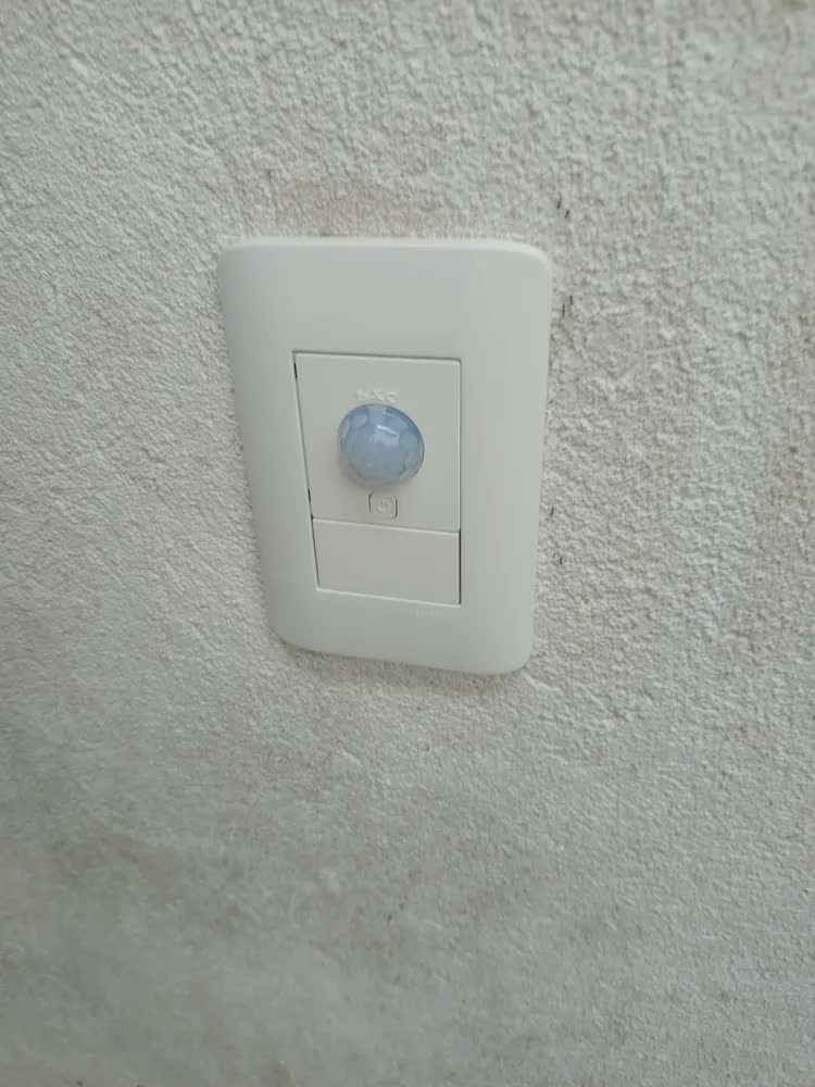 foto de Sensor Presença Movimento Parede 4x2 Modular Exatron Lesp4001 Xc 110v 220v Bivolt On Off X-control Branco