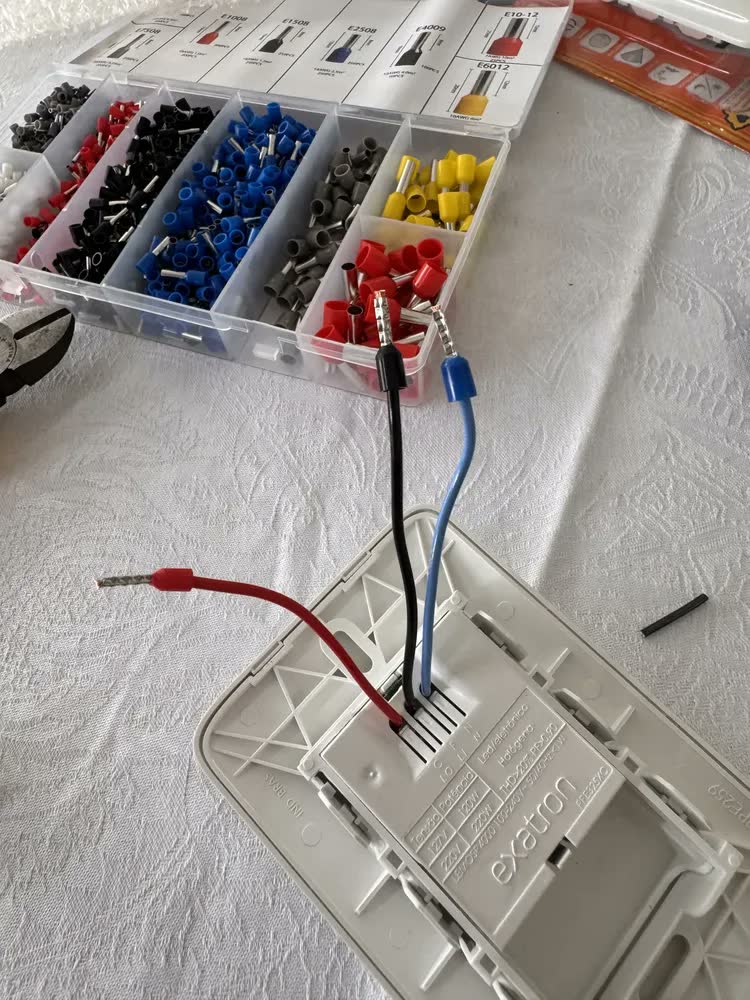 foto de Sensor Presença Movimento Parede 4x2 Modular Exatron Lesp4001 Xc 110v 220v Bivolt On Off X-control Branco