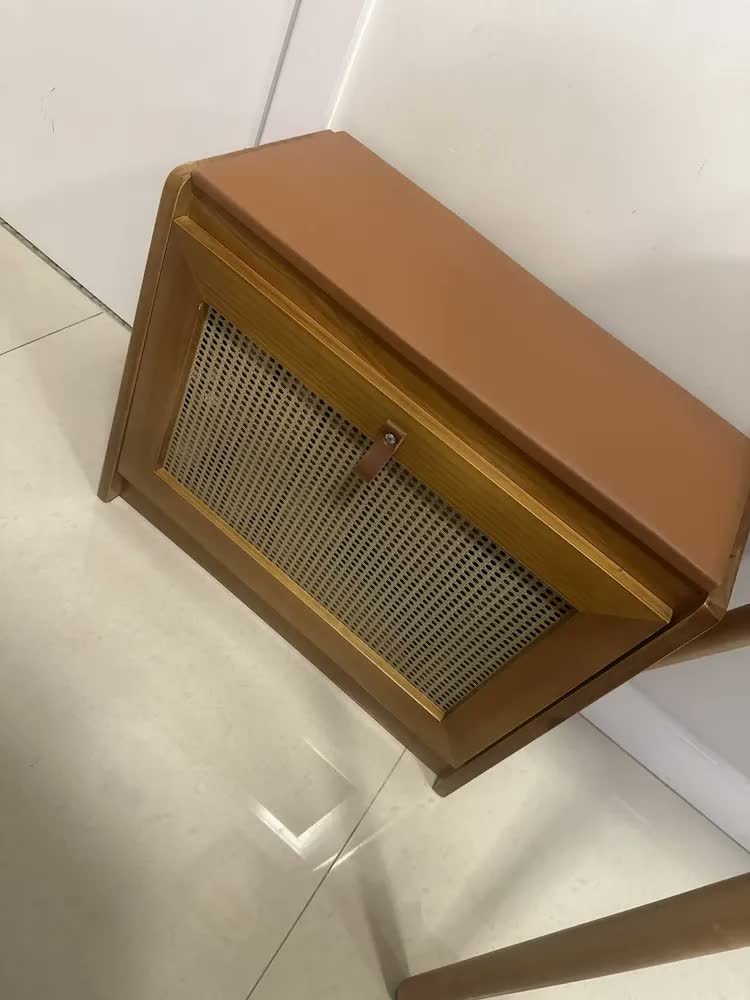 foto de Sapateira De Madeira Com Porta Basculante Organizador