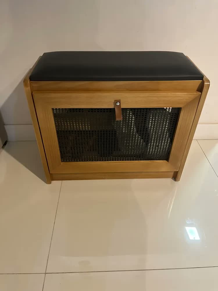 foto de Sapateira De Madeira Com Porta Basculante Organizador