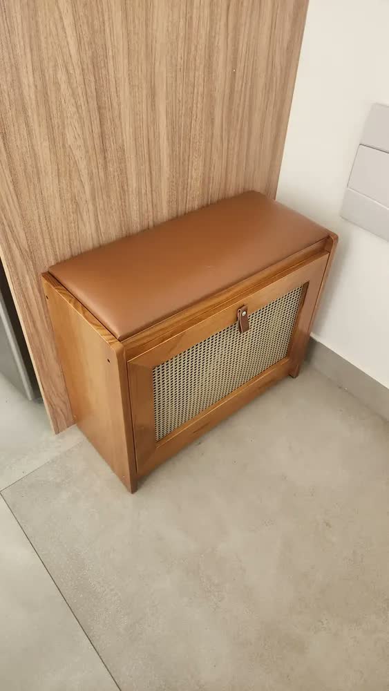 foto de Sapateira De Madeira Com Porta Basculante Organizador