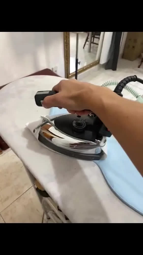foto de Ferro Passar Roupas A Vapor Industrial ES-94A Profissional - 1000w Cor Preto