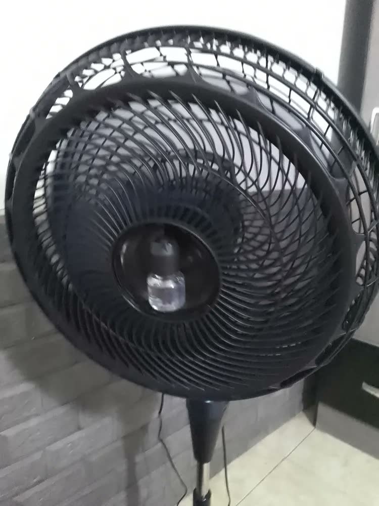 foto de Ventilador Arno X-treme 9 Coluna Repelente 40cm Ve9r