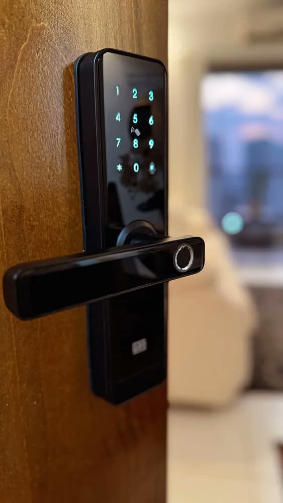 foto de Fechadura WEG Home Wi-Fi Embutir Controle No Celular