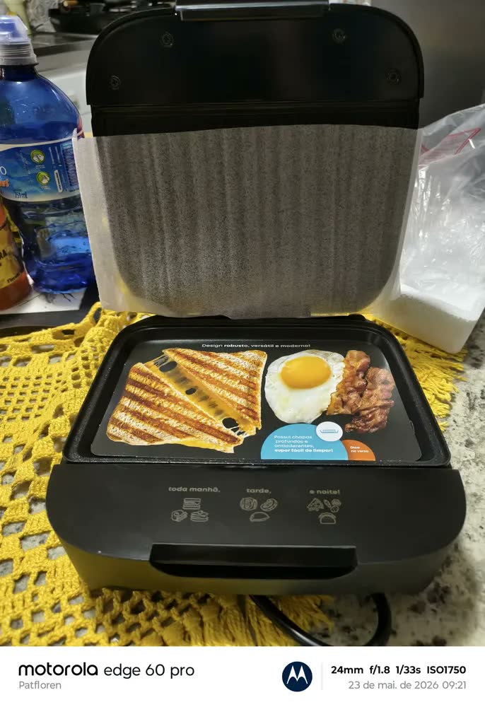 foto de Sanduicheira Elétrica Click Cadence 750w Antiaderente