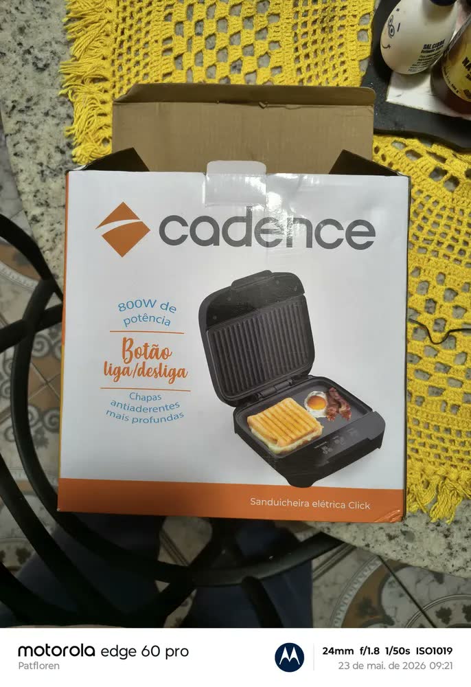 foto de Sanduicheira Elétrica Click Cadence 750w Antiaderente