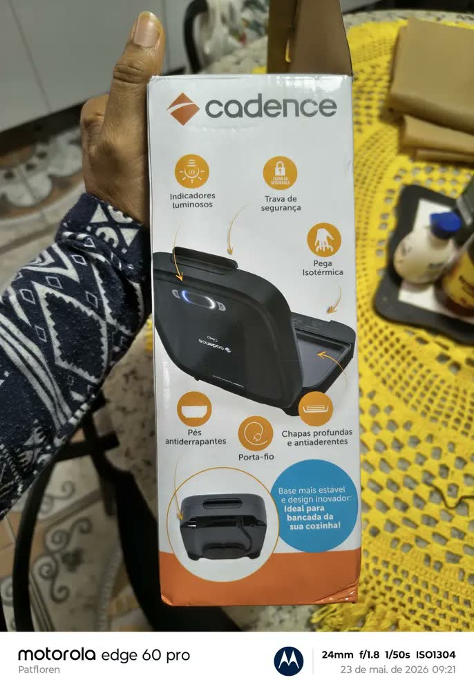 foto de Sanduicheira Elétrica Click Cadence 750w Antiaderente