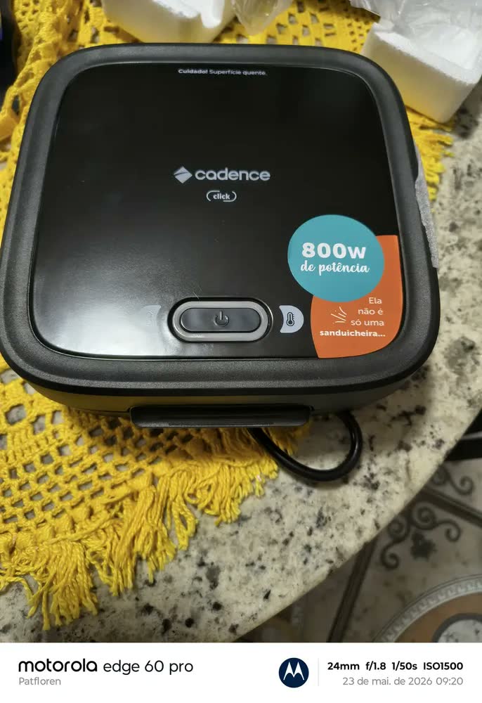foto de Sanduicheira Elétrica Click Cadence 750w Antiaderente