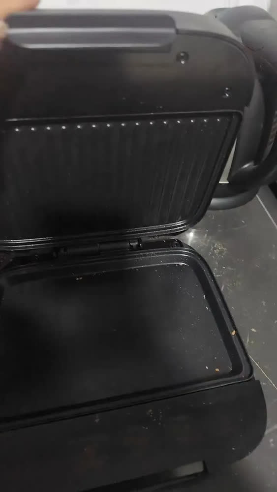 foto de Sanduicheira Elétrica Click Cadence 750w Antiaderente