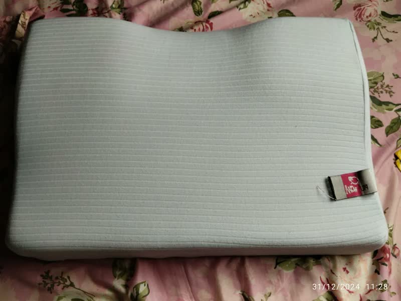 foto de Travesseiro Anatômico Ortopédico Pillowow Best Pillow Branco Com Espuma de Memória e Capa Hipoalergênica