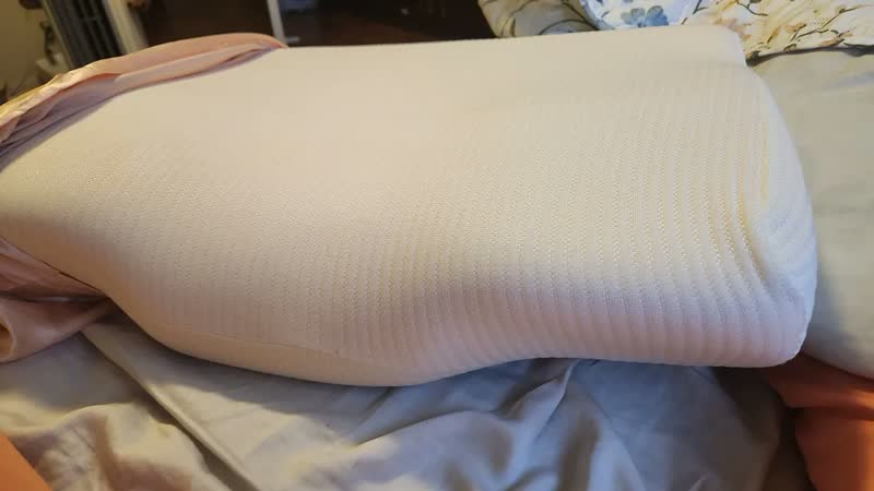 foto de Travesseiro Anatômico Ortopédico Pillowow Best Pillow Branco Com Espuma de Memória e Capa Hipoalergênica