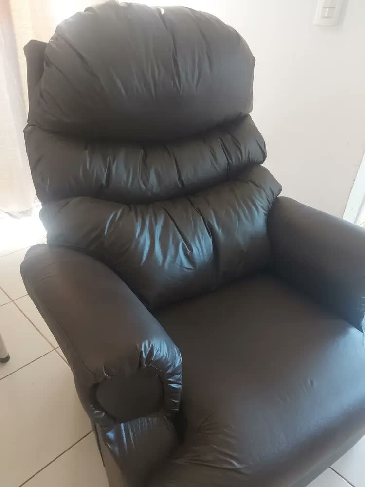 foto de Poltrona Do Papai Reclinavel Atlas Corino Marrom Conforto
