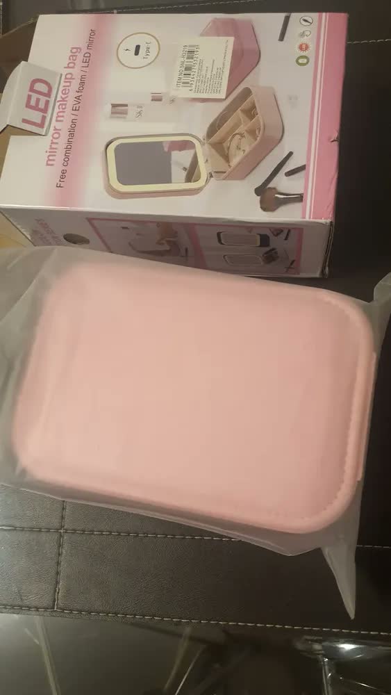 foto de Estojo De Maquiagem Portátil Com Espelho Luz Led Necessaire