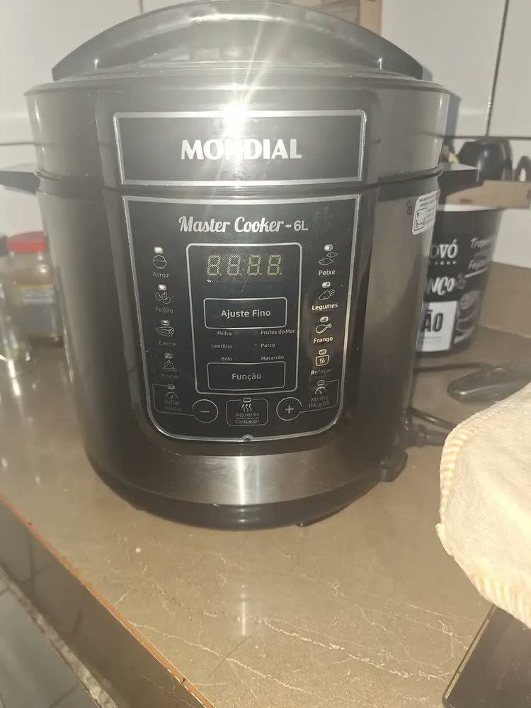 foto de Panela Elétrica Pe-60-6l Digital Pressão 6l Mondial Cor Preto Frequência 60hz