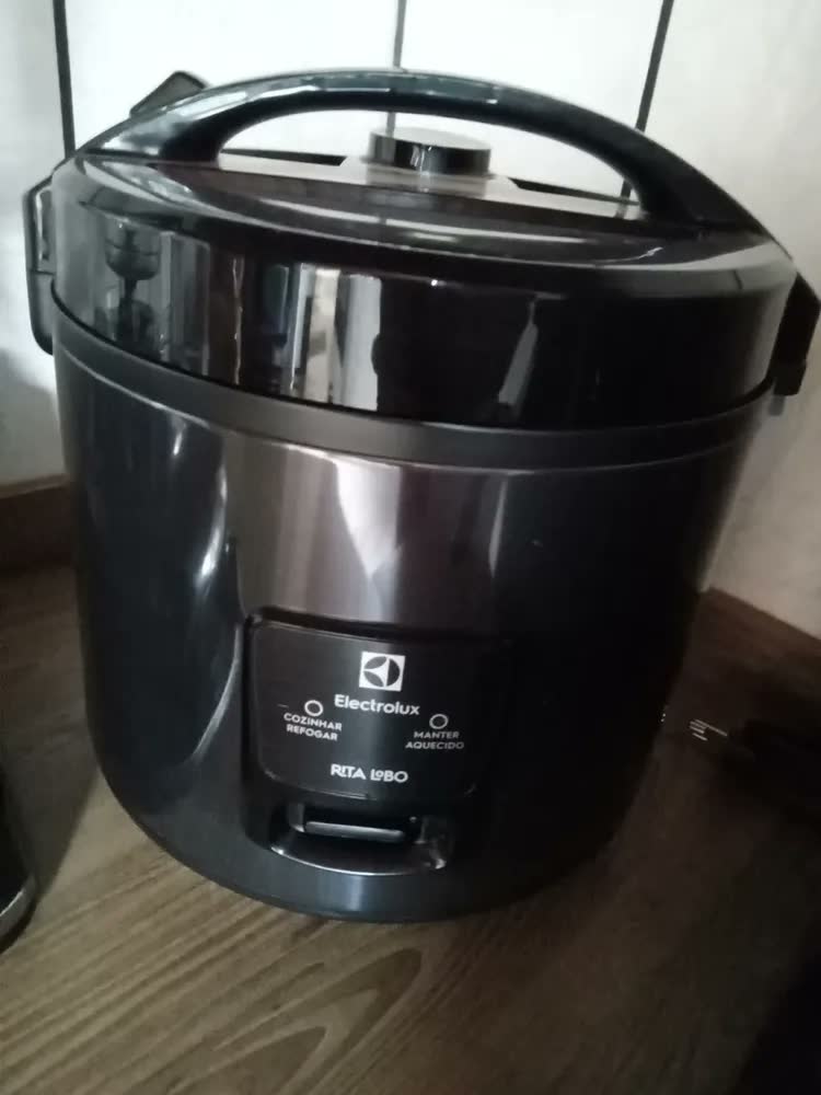 foto de Panela Elétrica Electrolux Arroz Vapor 10 Xicaras Arrozeira