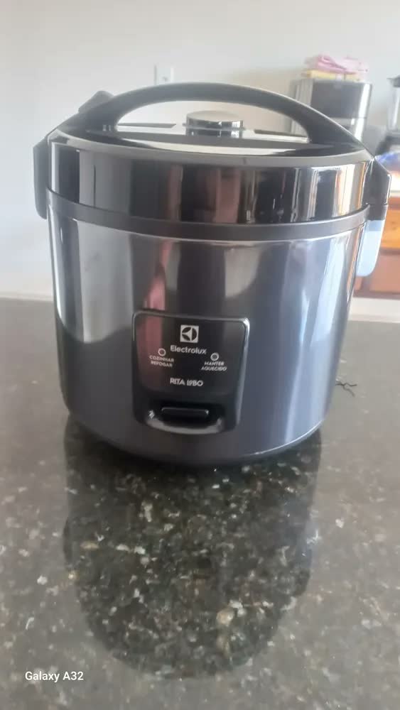 foto de Panela Elétrica Electrolux Arroz Vapor 10 Xicaras Arrozeira