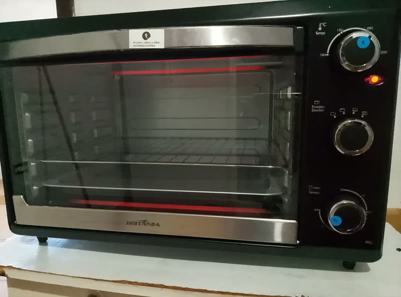 foto de Forno Elétrico Britânia 44L Preto Dupla Resistência 1500W BFE44P 127V