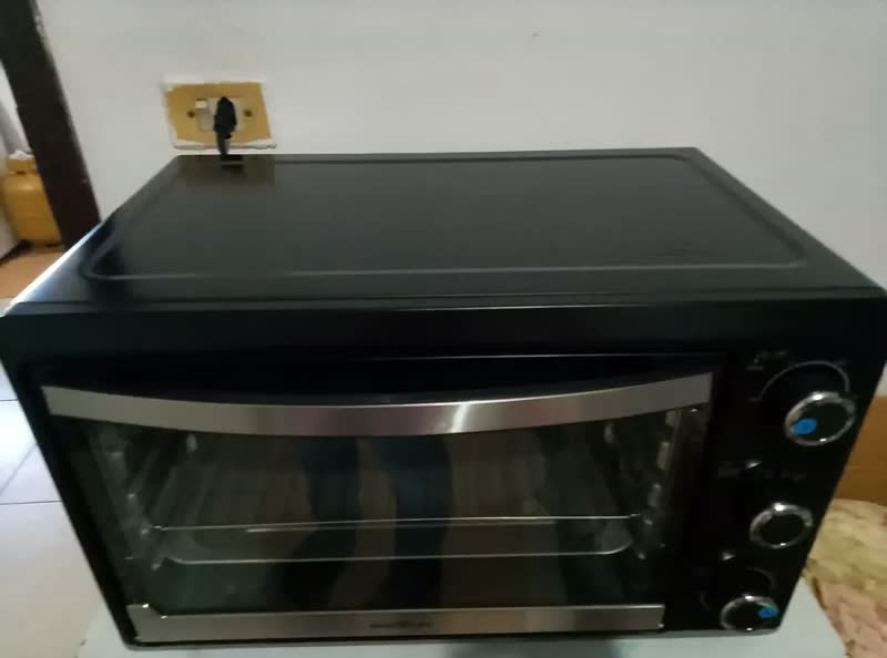 foto de Forno Elétrico Britânia 44L Preto Dupla Resistência 1500W BFE44P 127V