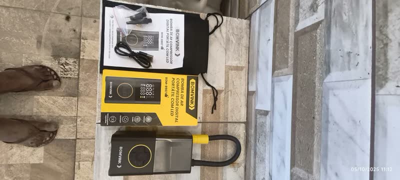foto de Mini Compressor Ar Calibrador Encher Pneu Portátil Digital